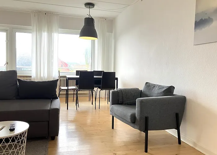 Tow-bedroom Located In The Beautiful Of Apartamento *